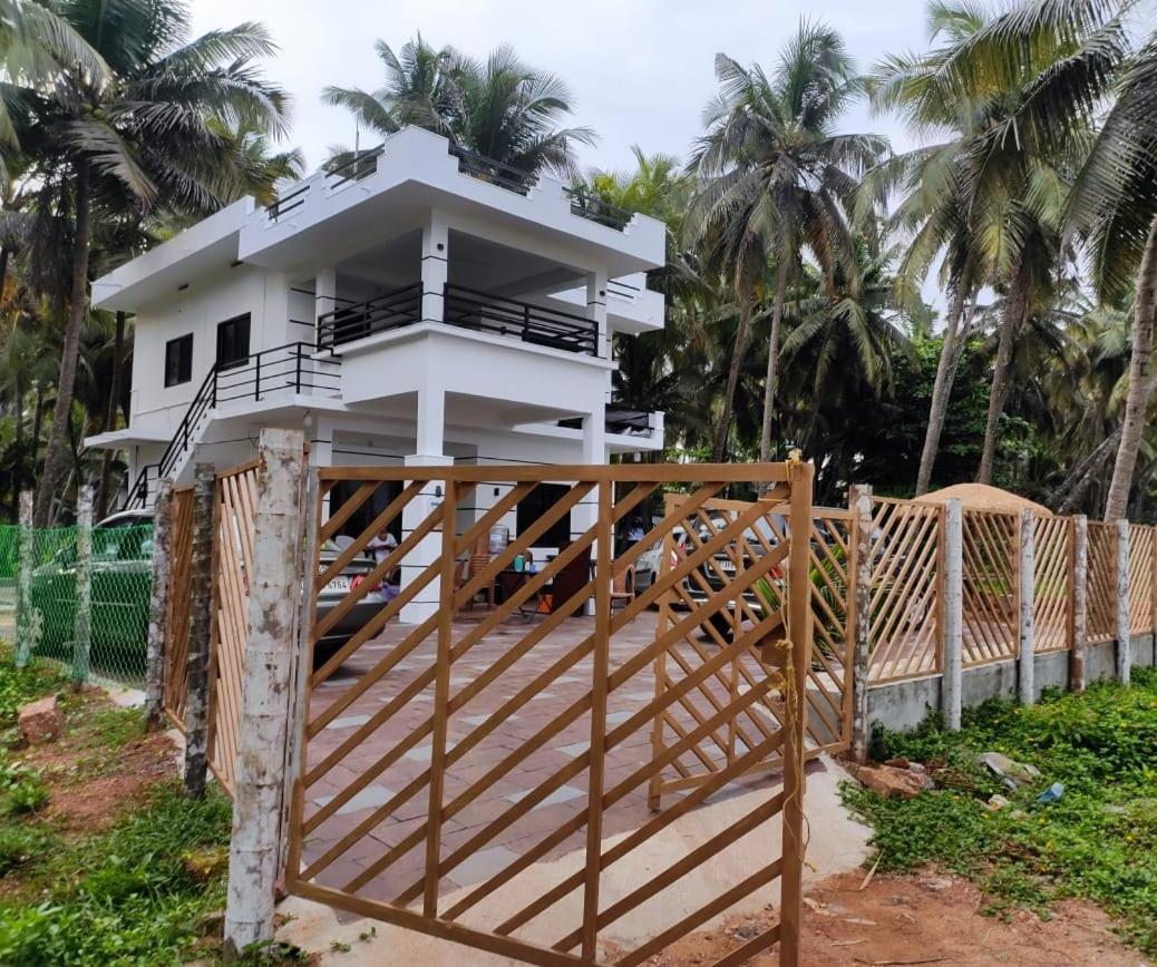 Corniche Beach Resort Mulappilangad ภายนอก รูปภาพ